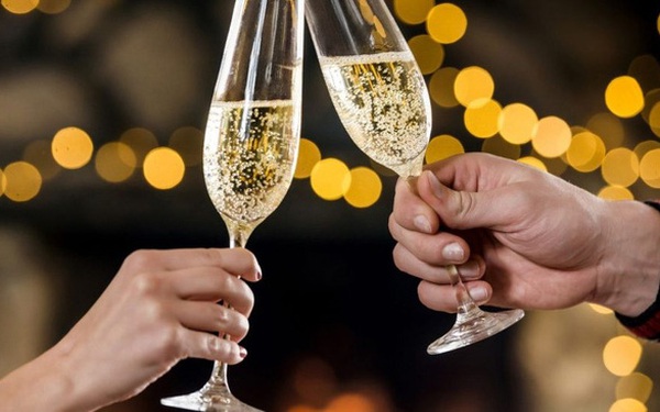 Rượu Sâm Panh: Nguồn Gốc và Đặc Điểm Nổi Bật Rượu Sâm Panh: Nguồn Gốc và Đặc Điểm Nổi Bật